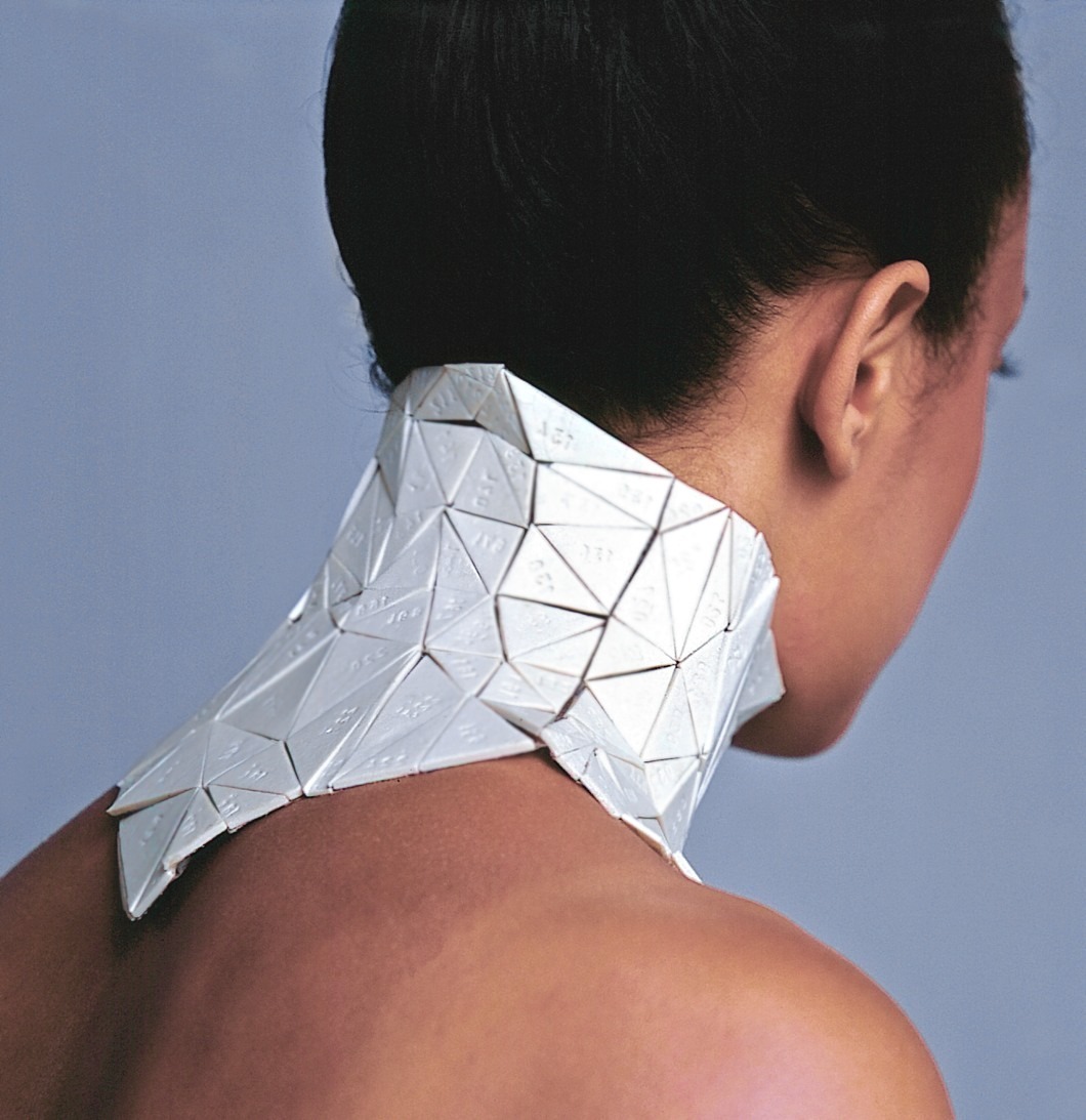 Porcelain neck back